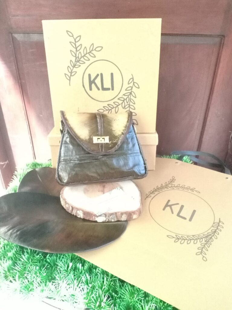 butterfly sling bag (exclusive)